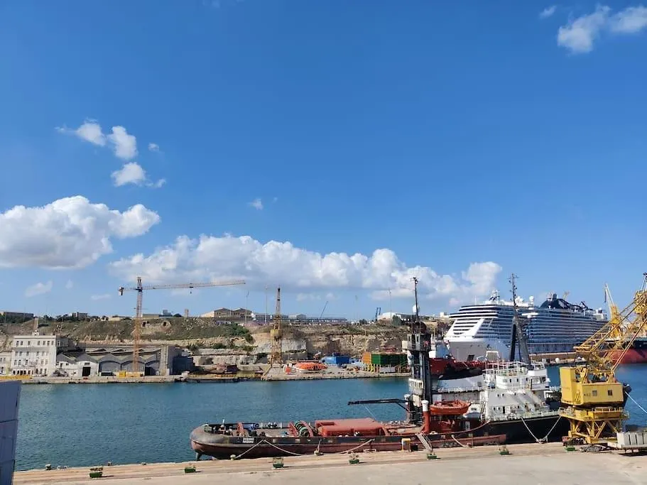 Crew 2 Savynomad Harbour Residences Wow Views Cospicua Malta